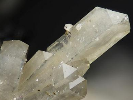 鋯石昆山空運進口報關(guān)代理注意事項