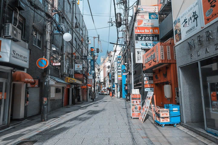 “海納百川，路通全球”——成都海路進(jìn)口代理