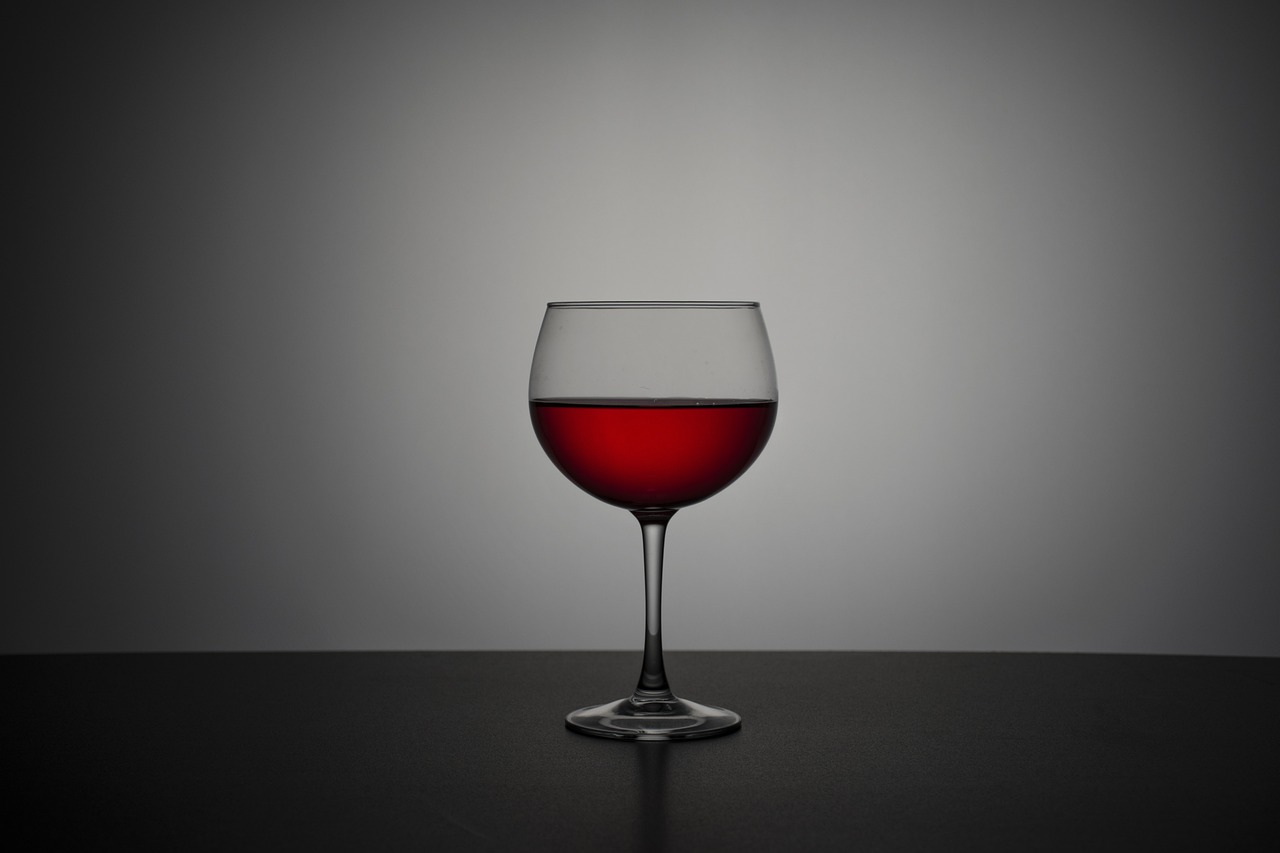 廈門紅酒進(jìn)口代理公司：開啟紅酒之旅的鑰匙
